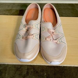 Easy Spirit light pink slip on Shoes size 9.5 M